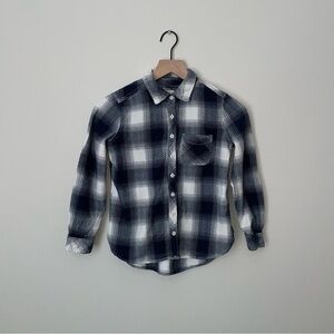 Sonoma Women’s Navy and White Checkered Flannel Collared Shirt Plaid Top‎